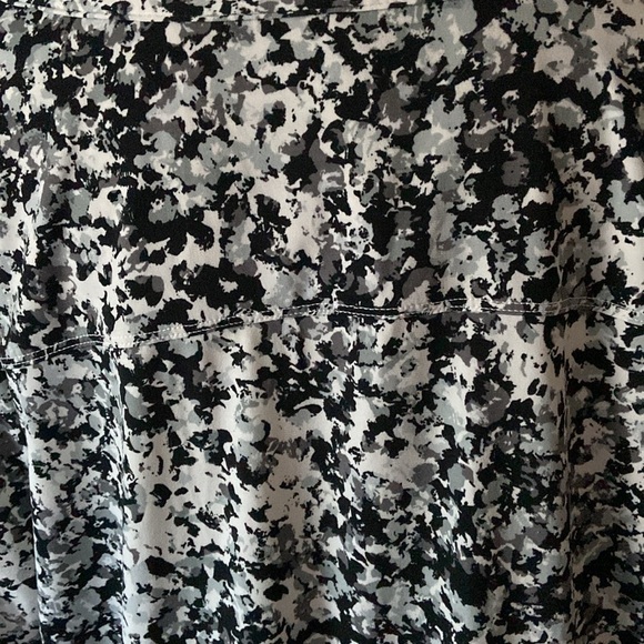 Dana Buchman Women’s Black Gray Abstract Long Sleeve Button Down Blouse Size 3X - Picture 6 of 8